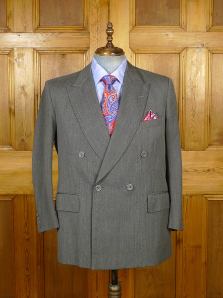 BESPOKE：THE MEN'S STYLE OF SAVILE ROW Bespoke: The Men's Style of Savile Row by James Sherwood