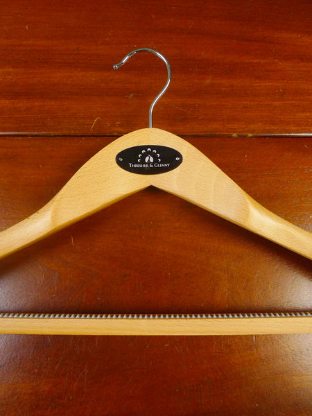 24/0227 immaculate thresher & glenny bespoke tailor best quality wooden suit hanger