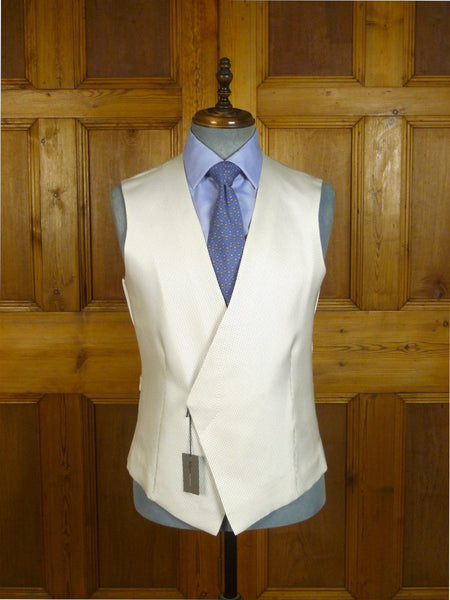 25/0221C new w/tags kilgour savile row 100% silk white / dark navy polka dot 1/1 d/b morning waistcoat (rrp £350) 40