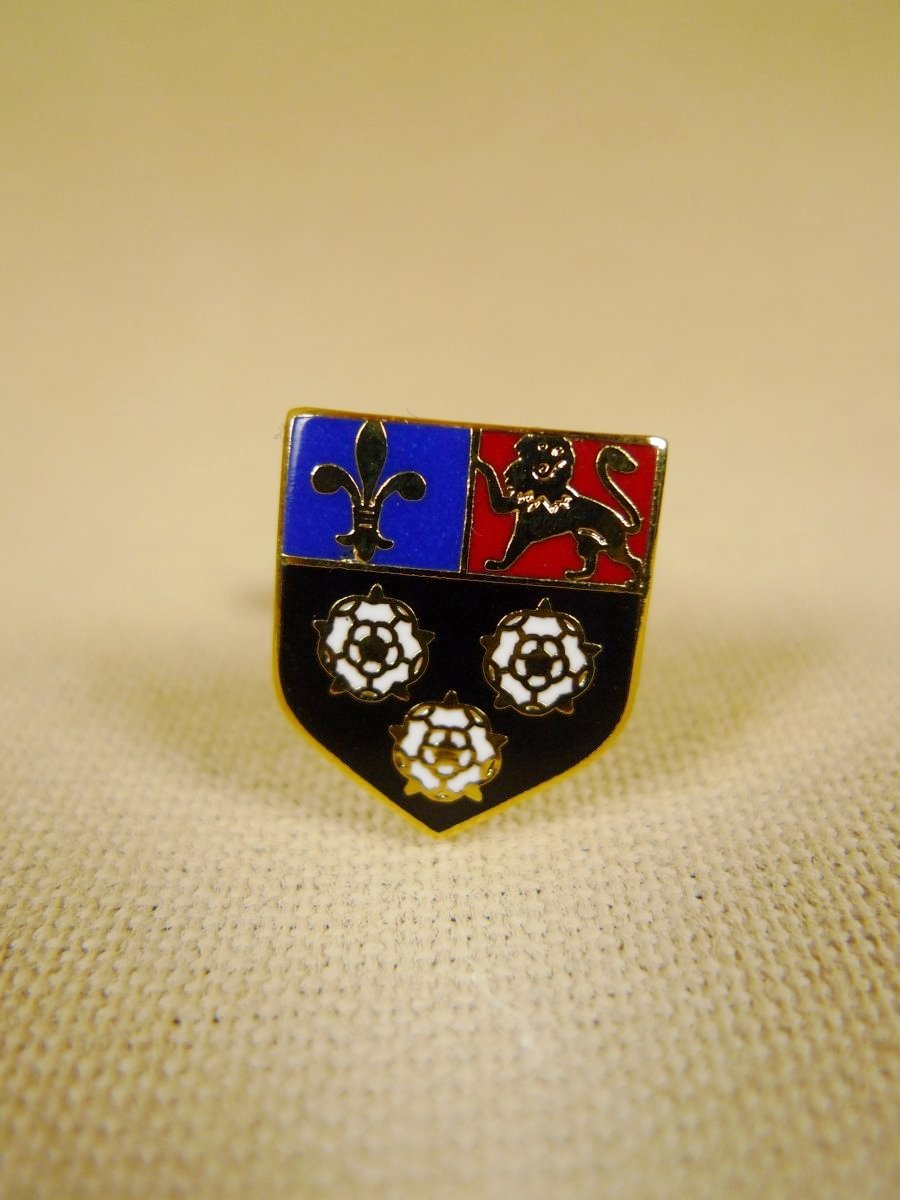 18/1325 brand new benson and clegg 'king's college cambridge' university t-bar cufflinks rrp £70 (esc015)