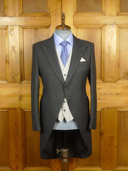 23/0611 immaculate vintage london tailored grey worsted morning coat 44 long