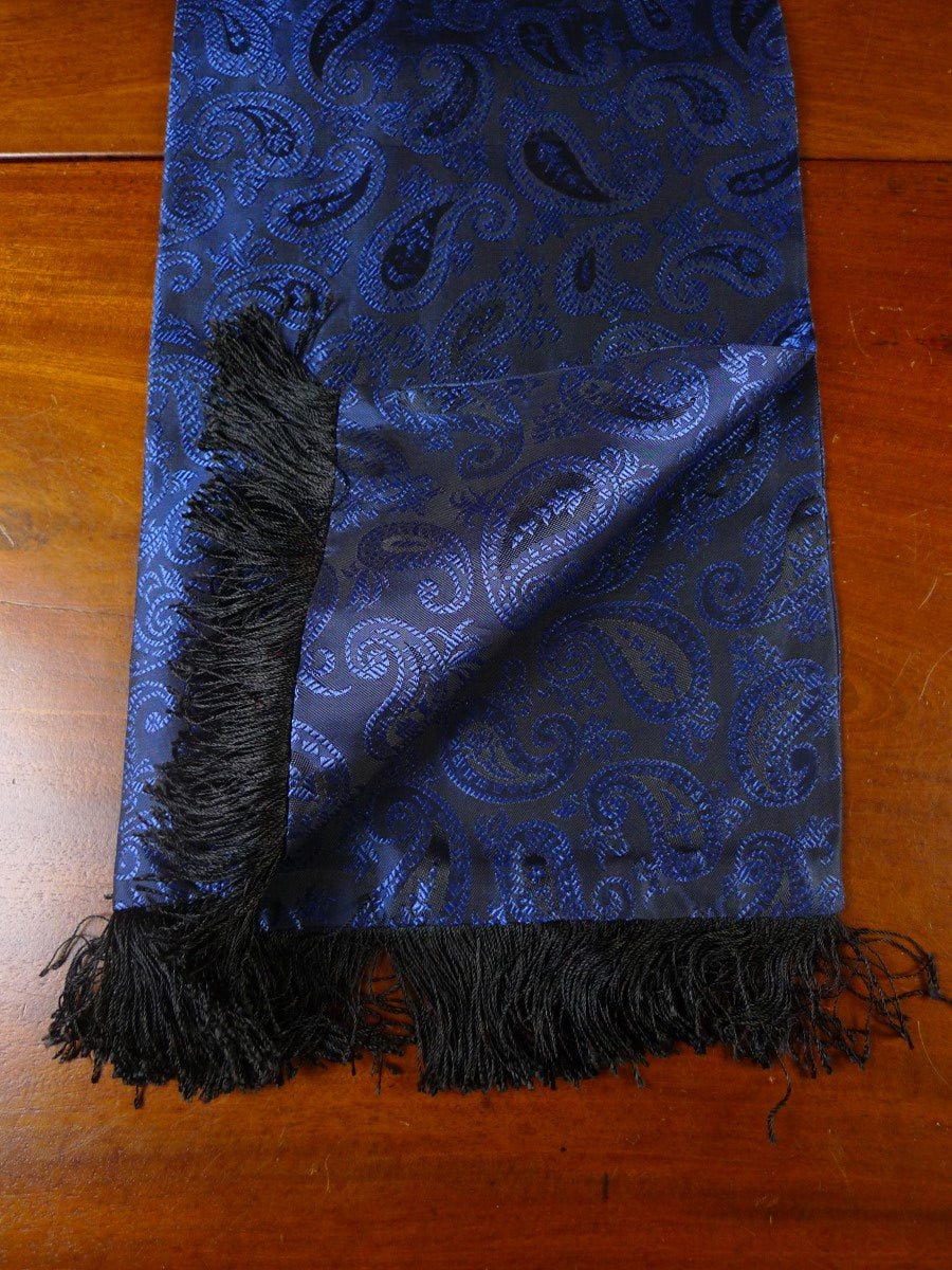 24/0136 immaculate blue paisley pattern silk SCARF