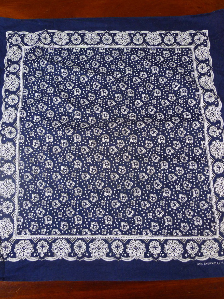 24/0126 immaculate blue cream cotton pocket square