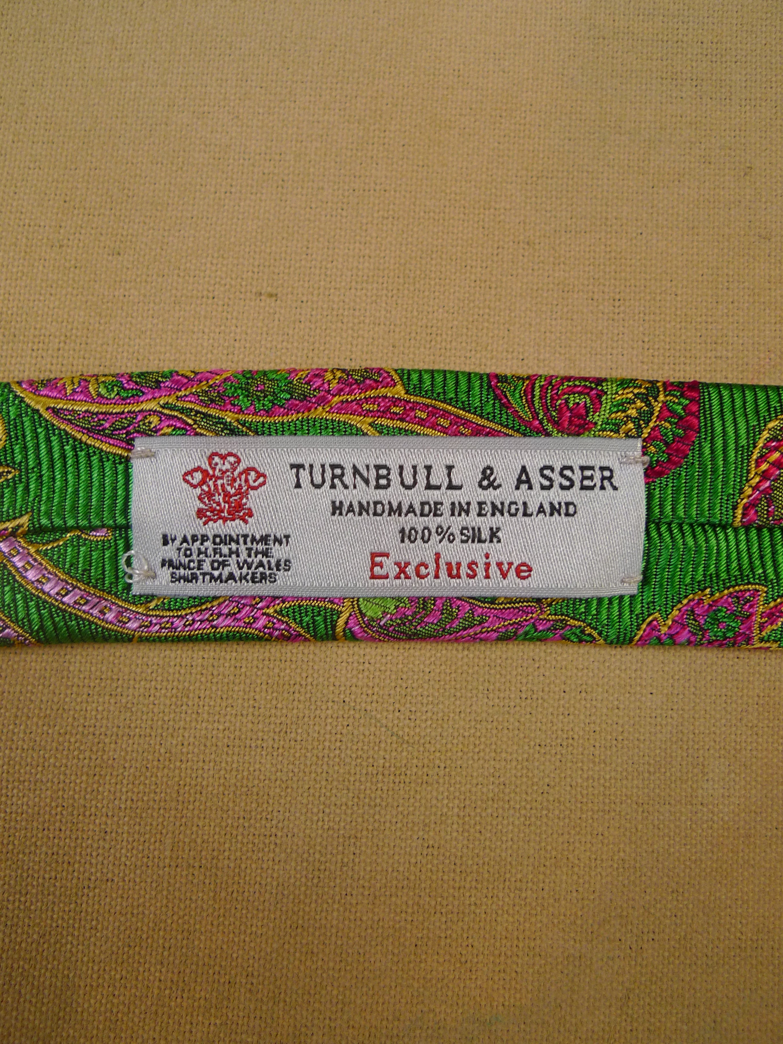 24/0107 immaculate turnbull & asser green crimson paisley pattern 100% silk tie