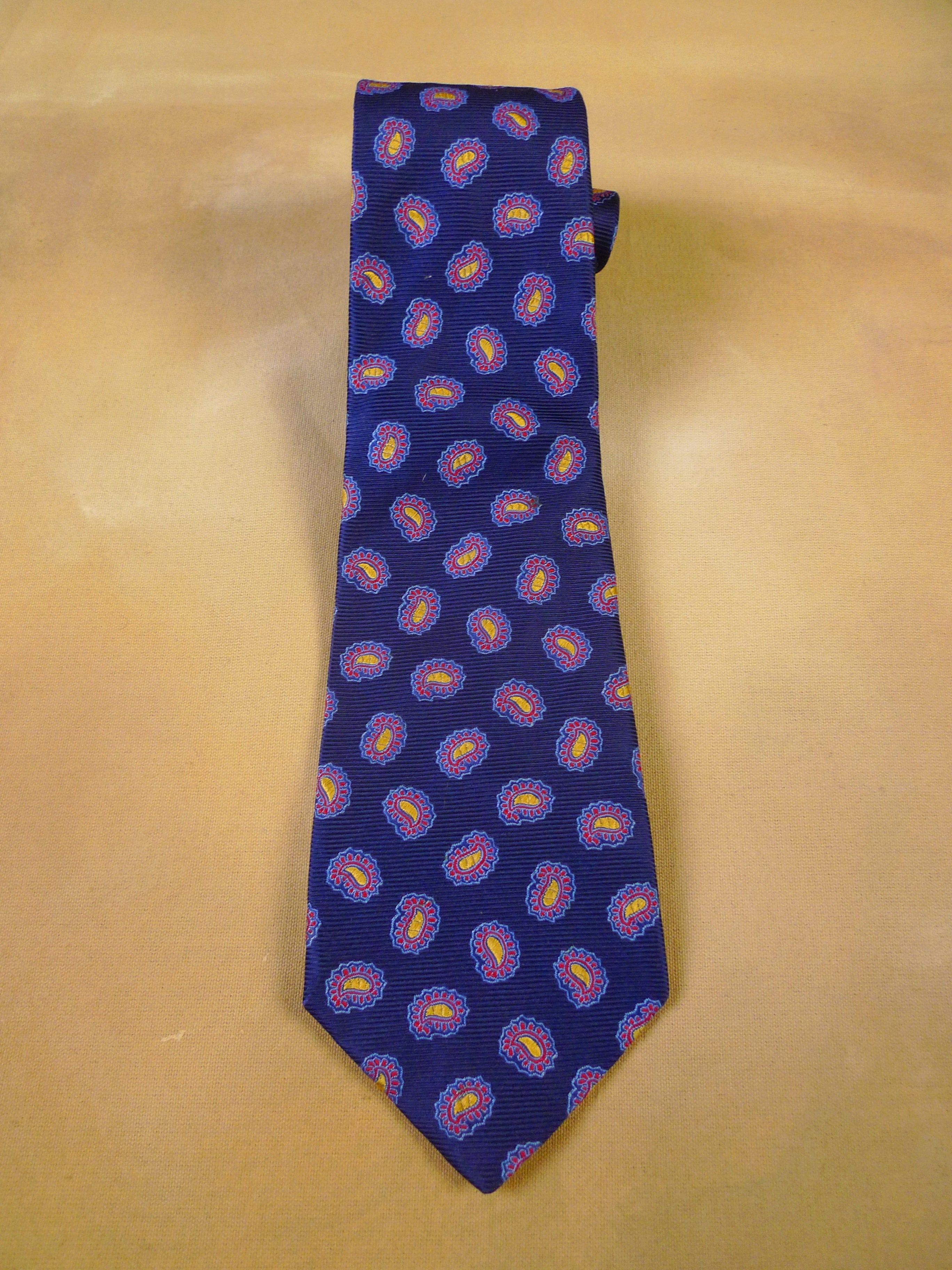 24/0106 immaculate turnbull & asser blue red paisley pattern 100% silk tie