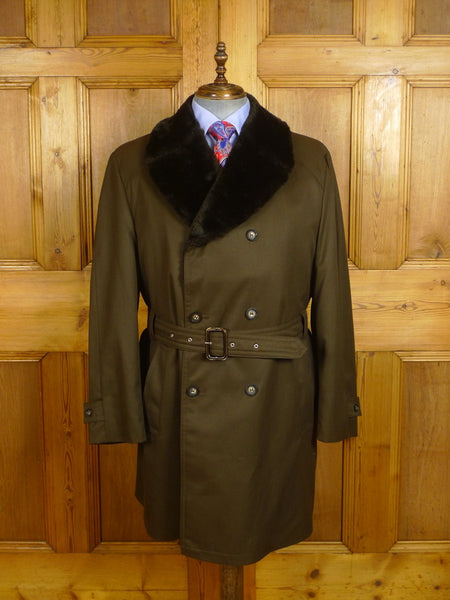 24/0196 wonderful vintage hornes of london brown d/b car coat w/ faux fur collar 44-45