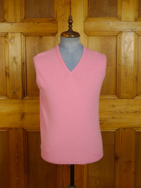 24/0205A immaculate vintage scottish pure cashmere pink sleeveless jumper small