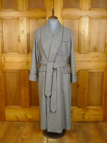 24/0250 new unworn daniel hanson grey wool full-length dressing robe w/ blue trims (rrp £700) 39-41