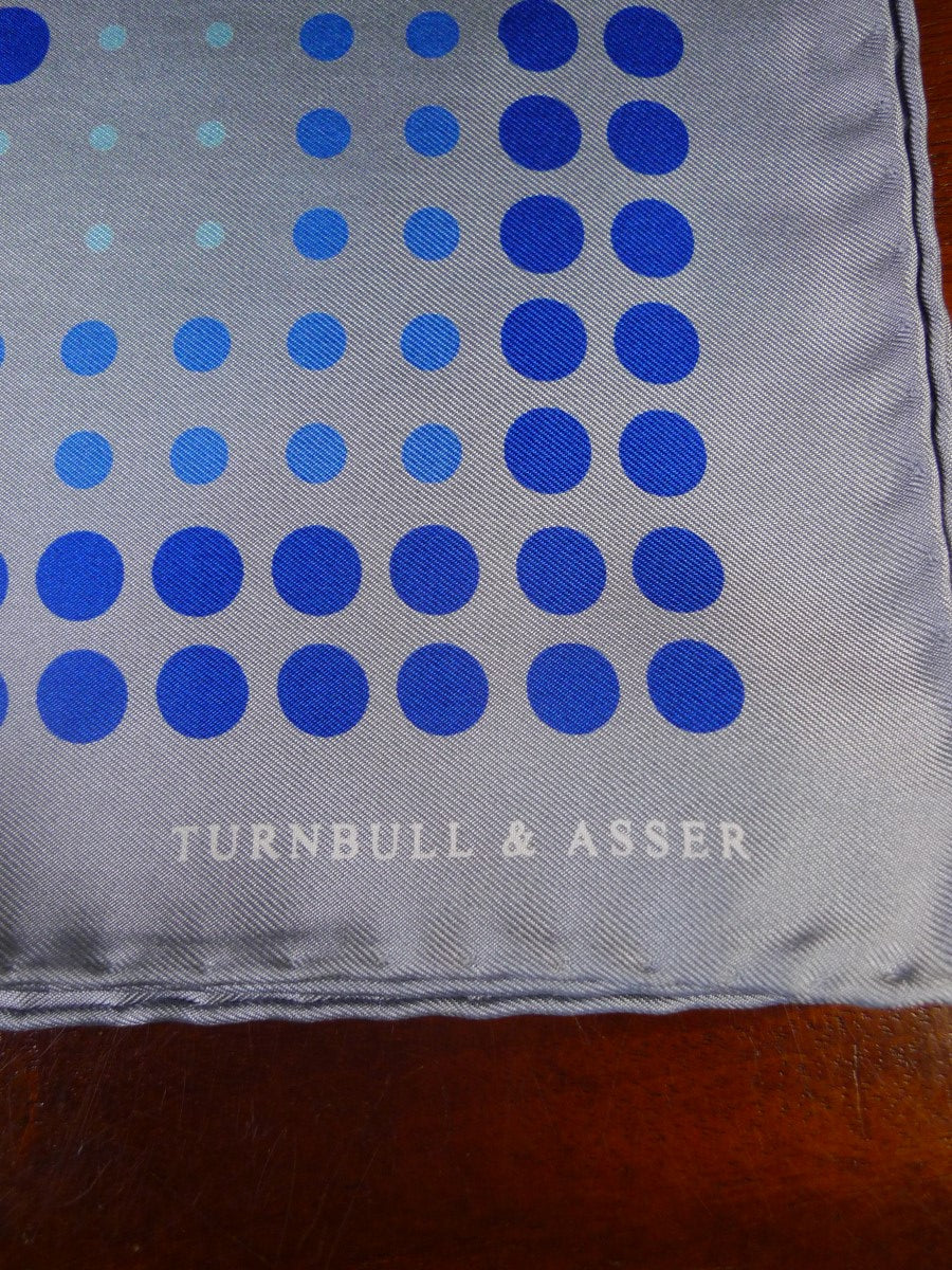 24/0318 TURNBULL & ASSER JERMYN ST. SILVER BLUE CIRCLE PATTERN ALL SILK POCKET SQUARE