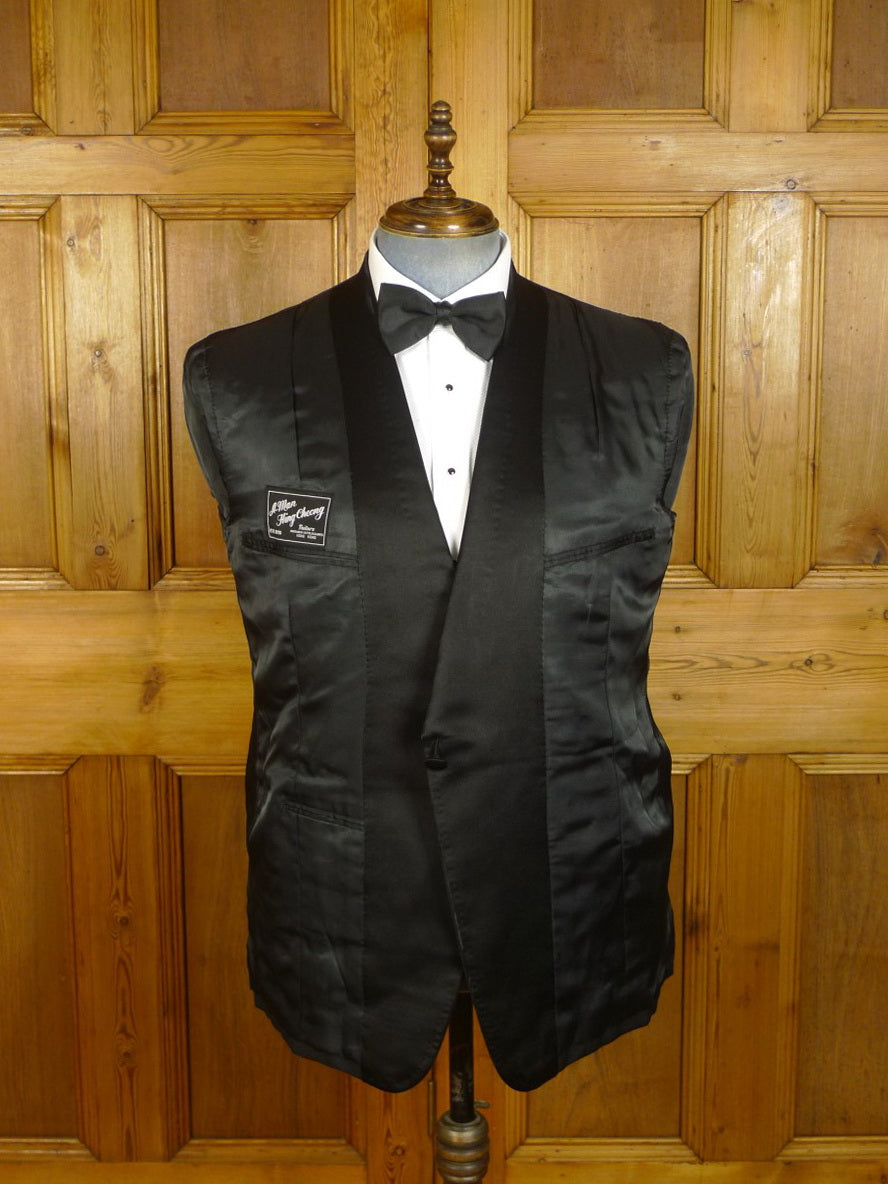 24/0330 vintage HK bespoke tailor canvassed wool & mohair dinner suit 44 short