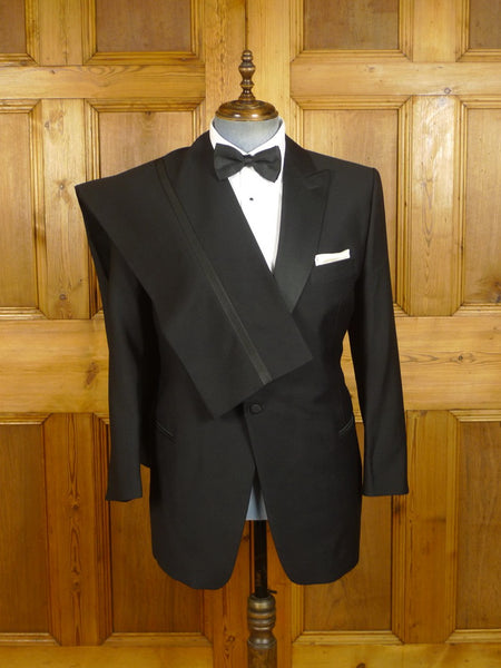 24/0329 immaculate 2016 british bespoke tailor black wool & mohair dinner suit 44 short