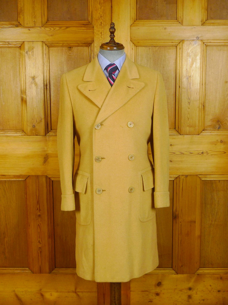 24/0437 beautiful vintage pure camelhair polo style coat overcoat w/ back strap 38