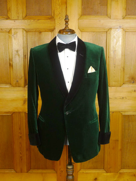 24/0457 immaculate vintage bespoke tailored green velvet dinner / smoking jacket 42 regular to long