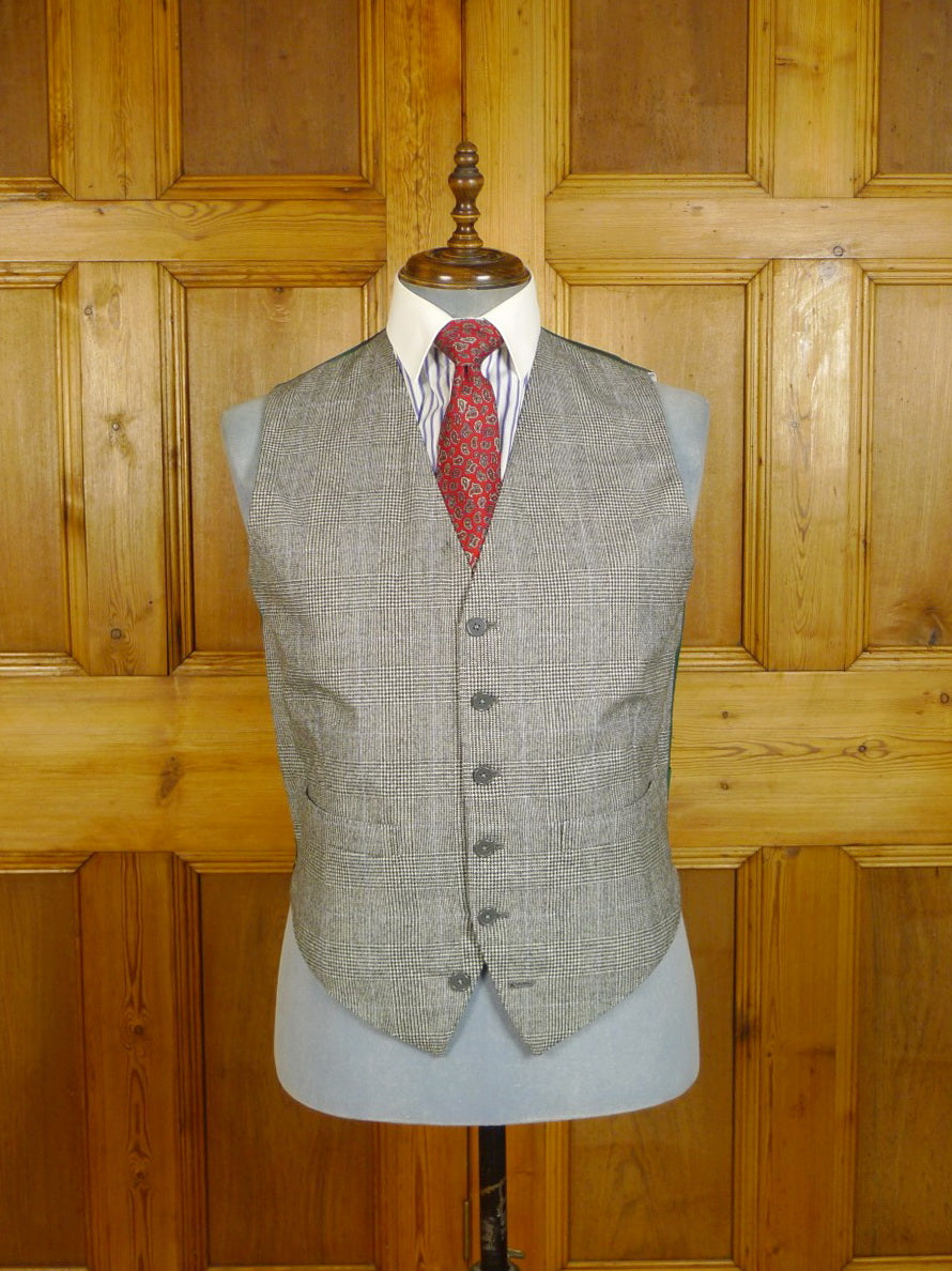 24/0454 near immaculate vintage savile row bespoke grey / blue prince of wales check 3-piece worsted flannel suit 42-43 long