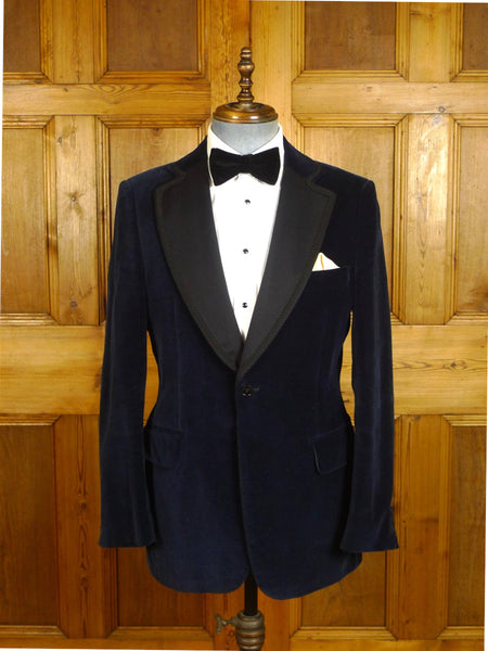 24/1180 vintage midnight blue velvet dinner / smoking jacket w/ black satin lapel 41 regular