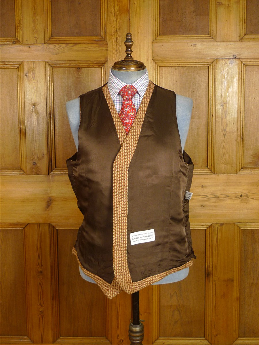 25/0189 glenyon mill 2007 bespoke tan brown houndstooth tweed 4 piece shooting outfit - jkt, shooting gilet, waistcoat, cap - 43-44 long