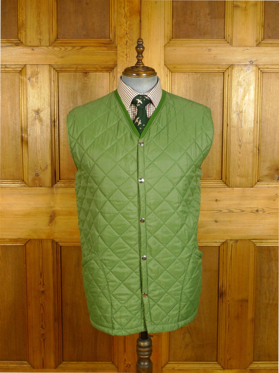 25/0338 immaculate husky green quilted shooting vest gilet 50 long