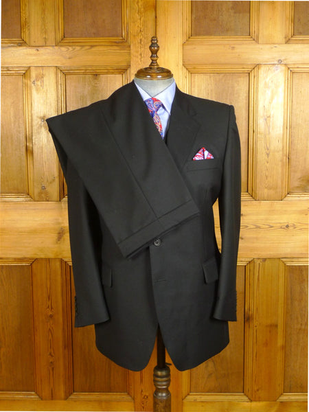 25/0346 near immaculate gieves & hawkes savile row black wool 3-piece suit w/ burgundy linings 45 regular
