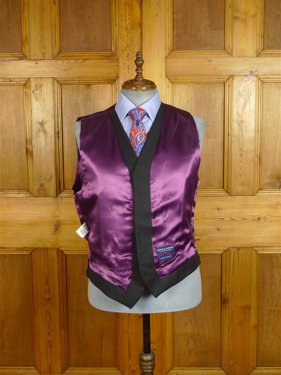 25/0346 near immaculate gieves & hawkes savile row black wool 3-piece suit w/ burgundy linings 45 regular
