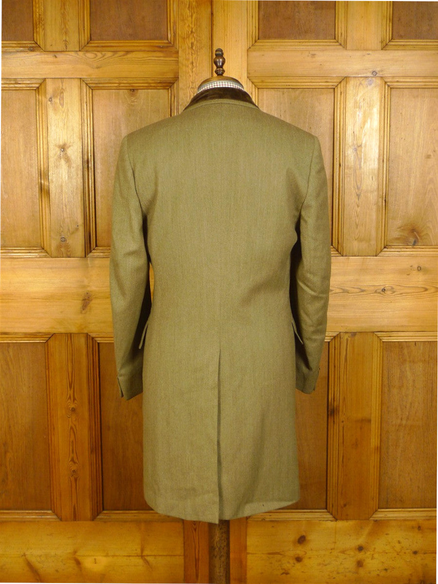 25/0388 immaculate vintage daks london stone venetian twill covert coat w/ velvet collar 40