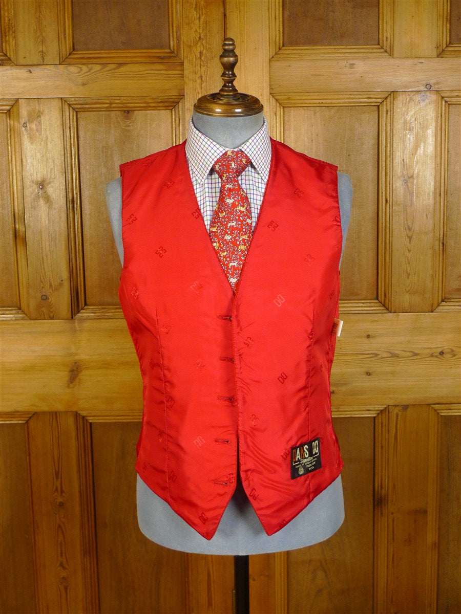 25/0389 vintage daks dd red wool twill country waistcoat 39 regular