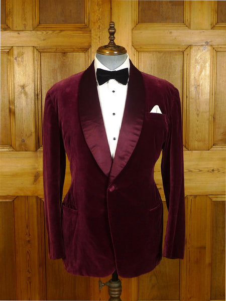 25/0425 stunning 1958 pure silk velvet burgundy red silk shawl dinner / smoking jacket 40-41 long