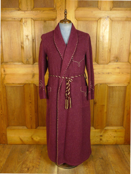 25/0526 genuine 1940s vintage burgundy red wool tweed dressing robe w/ original belt 36-38
