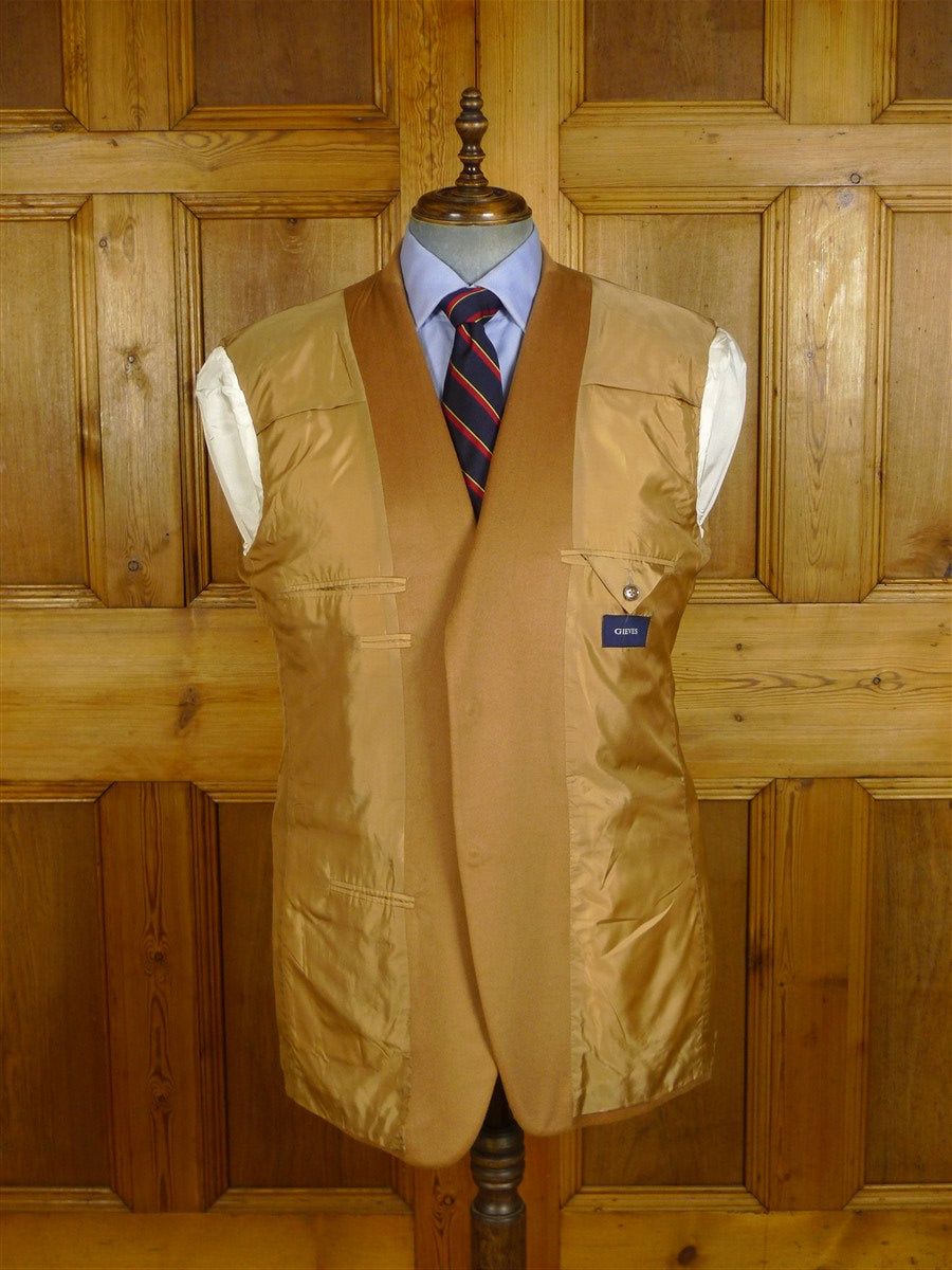 25/0515 immaculate gieves savile row wool & 15% cashmere camel sports jacket blazer 45 long