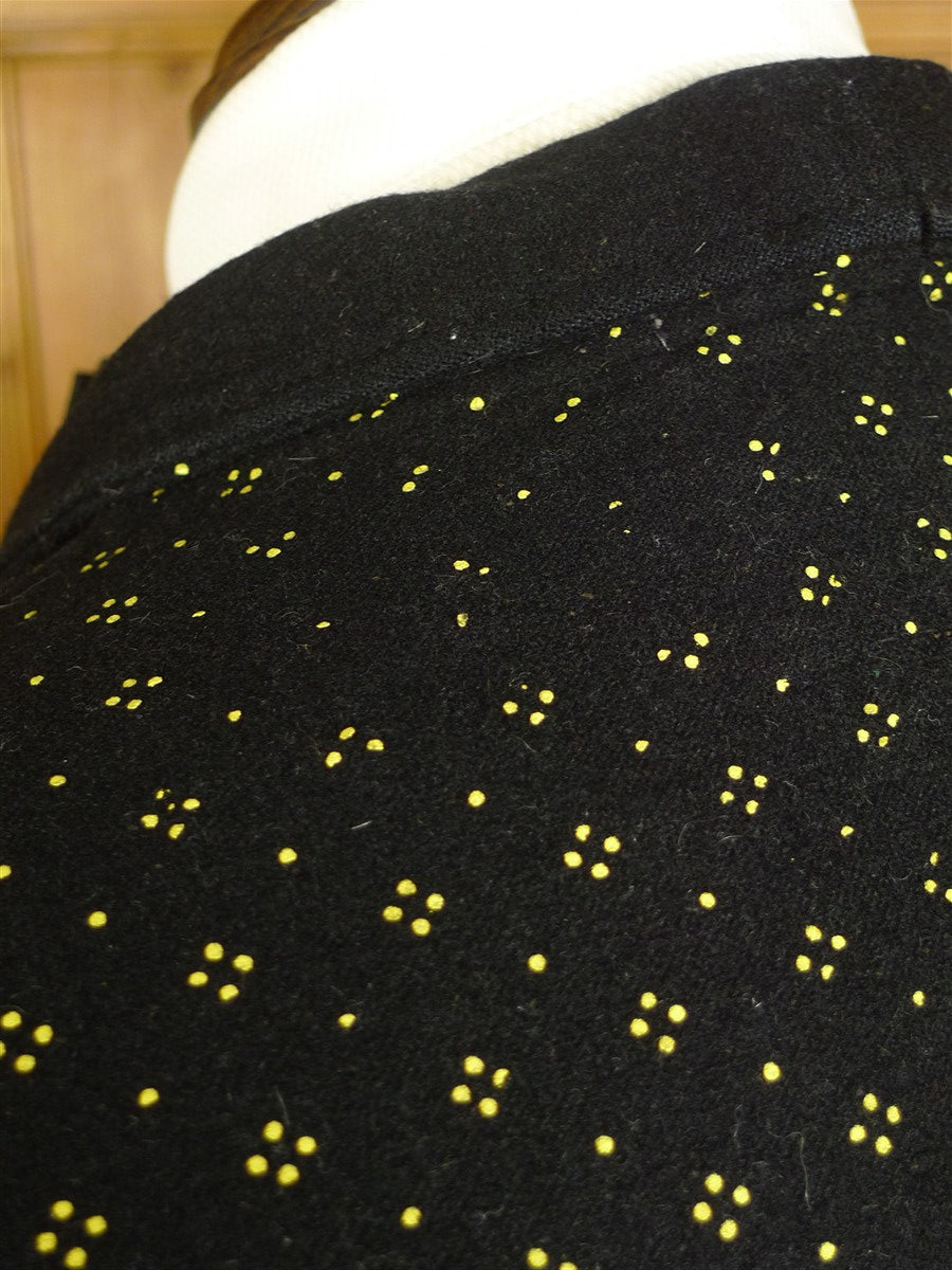 25/0647 wonderful vintage black / gold motif wool smoking jacket 42 short