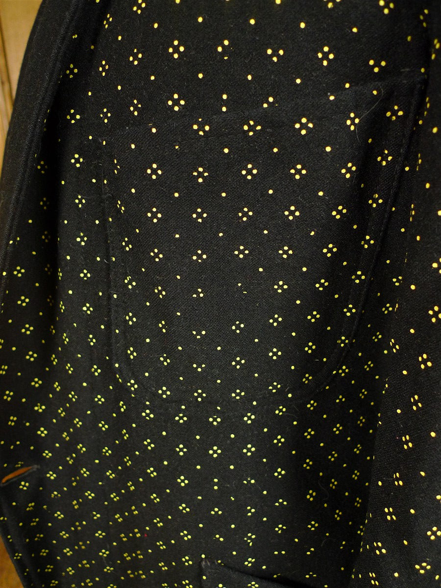 25/0647 wonderful vintage black / gold motif wool smoking jacket 42 short