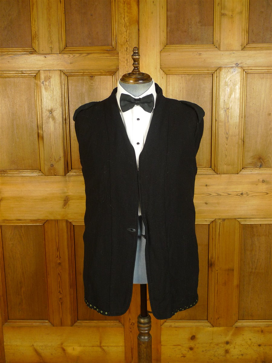 25/0647 wonderful vintage black / gold motif wool smoking jacket 42 short
