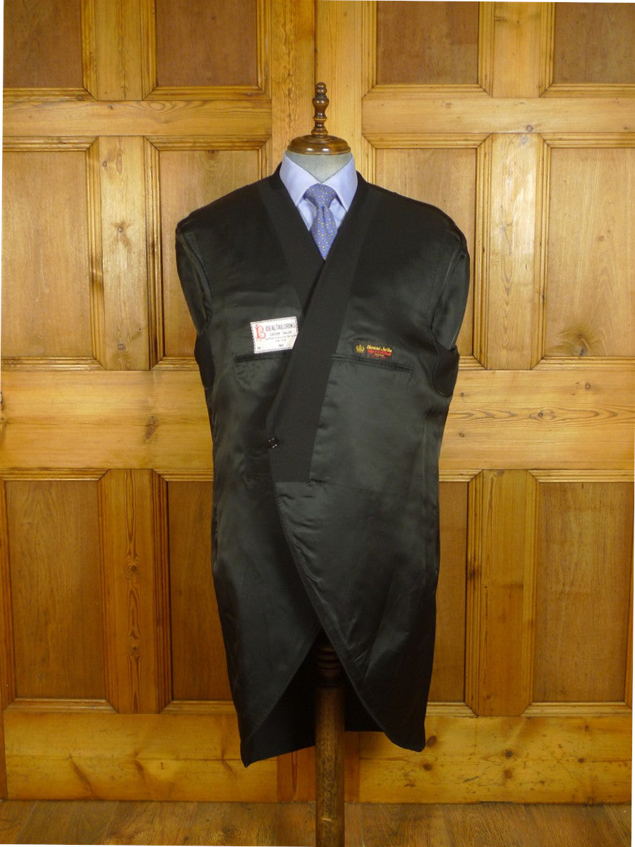 25/0731 immaculate hk bespoke tailored black worsted morning coat 52-53 long