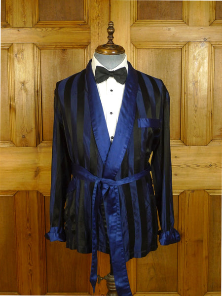 25/0765 wonderful 1960s vintage austin reed blue & black stripe smoking short robe smoking jacket small