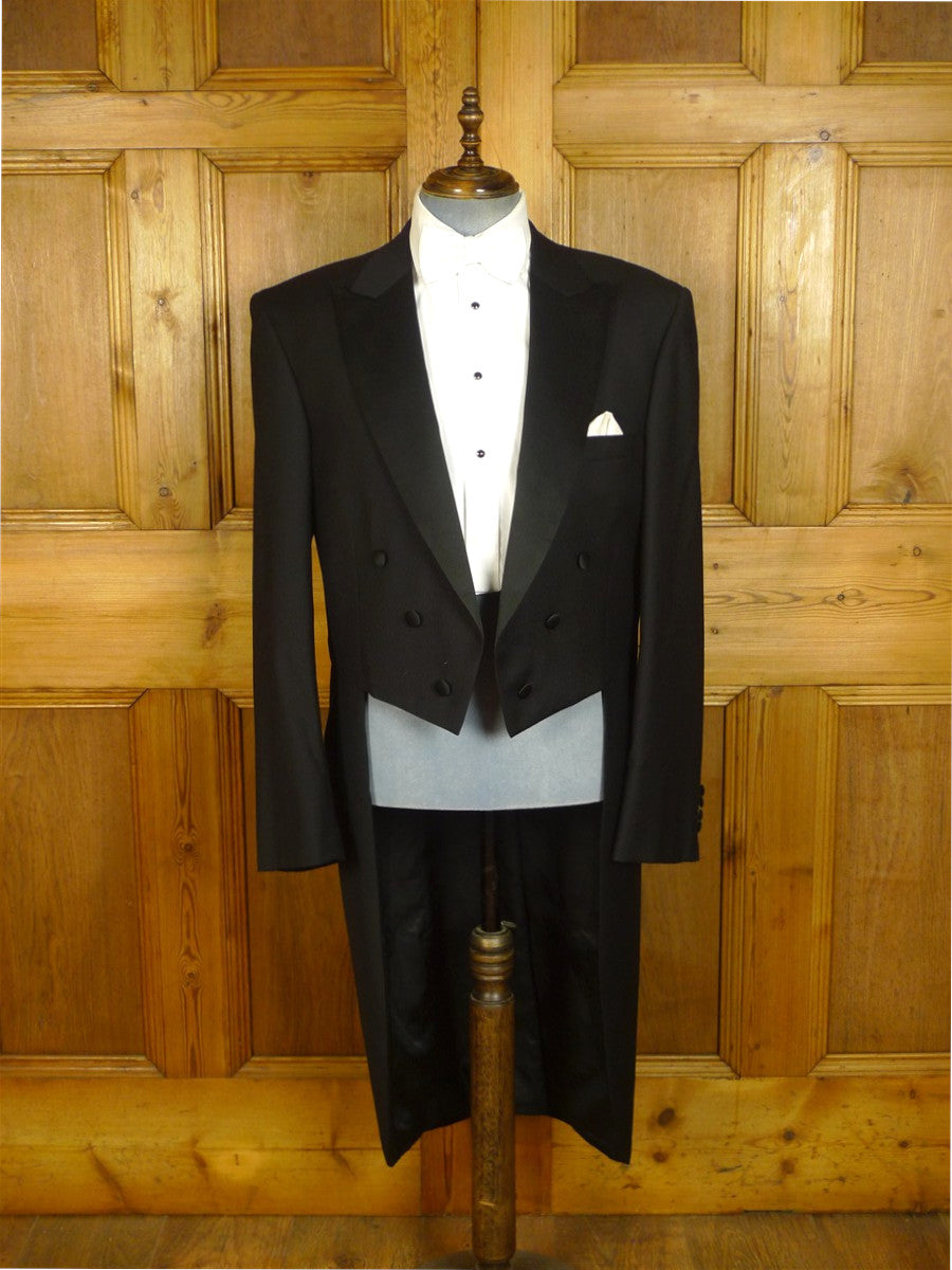 25/0786 immaculate quality 100% wool black evening tailcoat 46 long