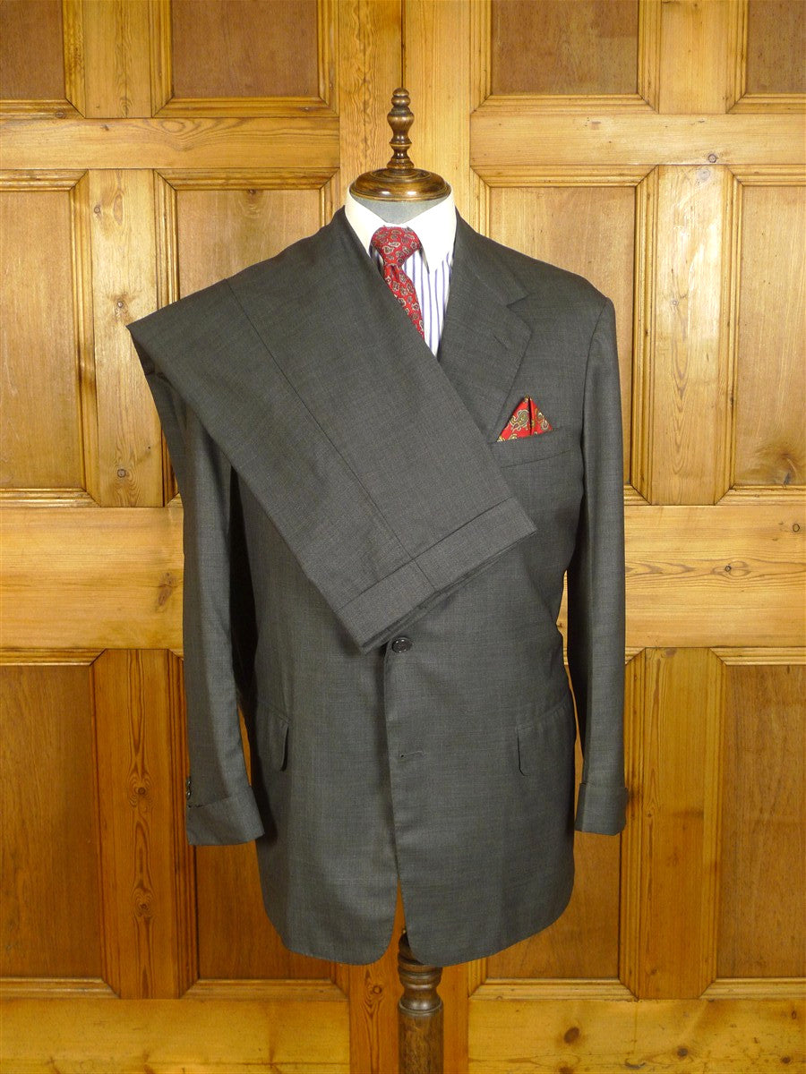 25/0969 anderson & sheppard 2008 savile row bespoke grey wool suit w/ gauntlet cuff 45 regular to long