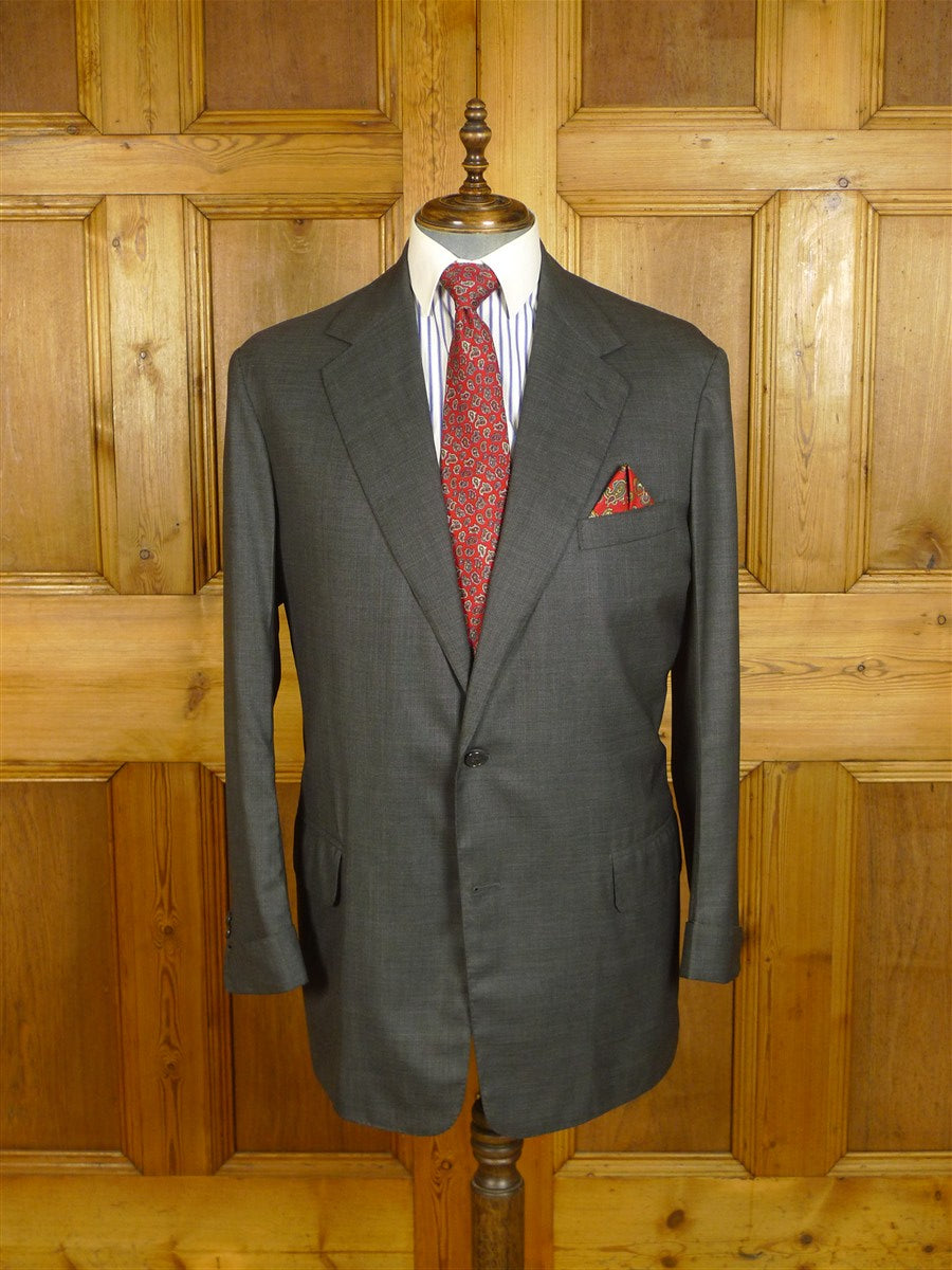 25/0969 anderson & sheppard 2008 savile row bespoke grey wool suit w/ gauntlet cuff 45 regular to long