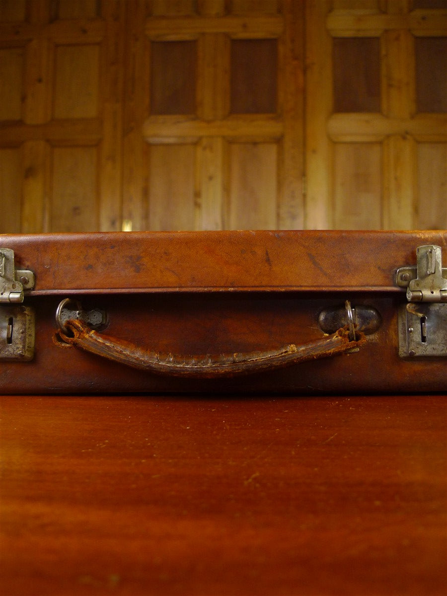 25/0830 delightful 1940s 1950s vintage brown leather attache case