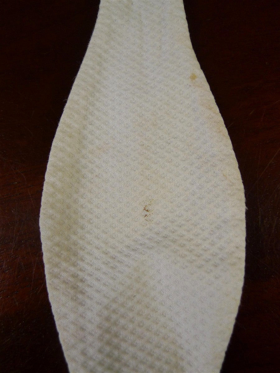 26/0011 vintage new & lingwood white marcella bow tie 16" 42cms