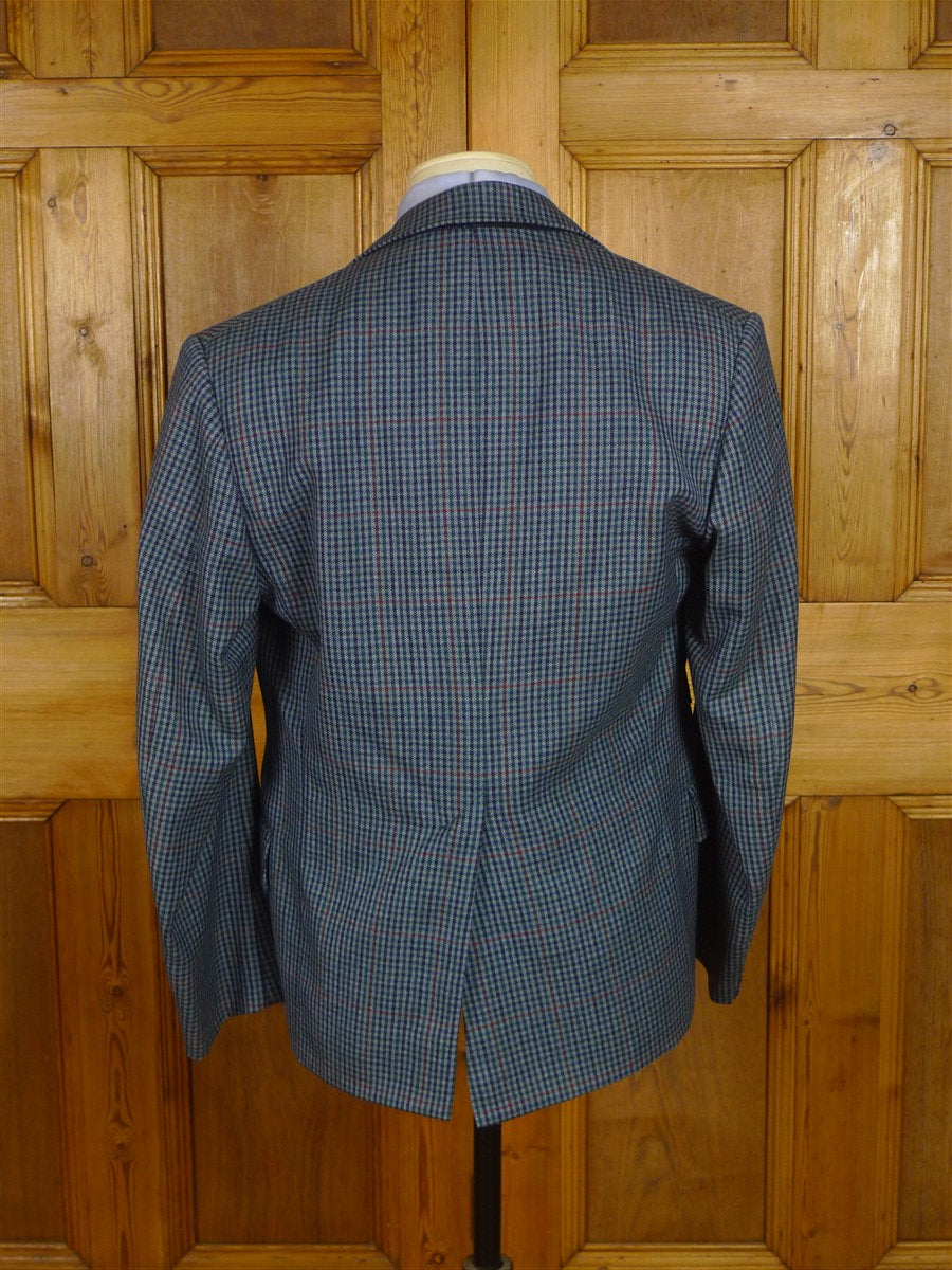 25/0915 near immaculate john g hardy blue gun check sports jacket blazer w/ paisley lining 36 short
