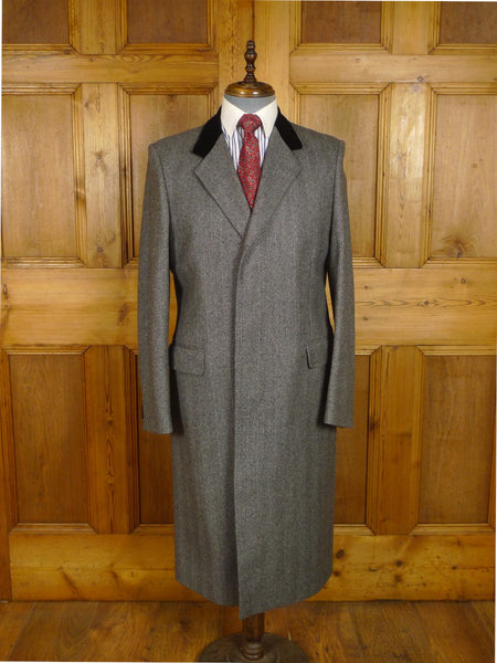 25/0926 immaculate vintage austin reed grey herringbone chesterfield coat w/ velvet collar 38-39 long