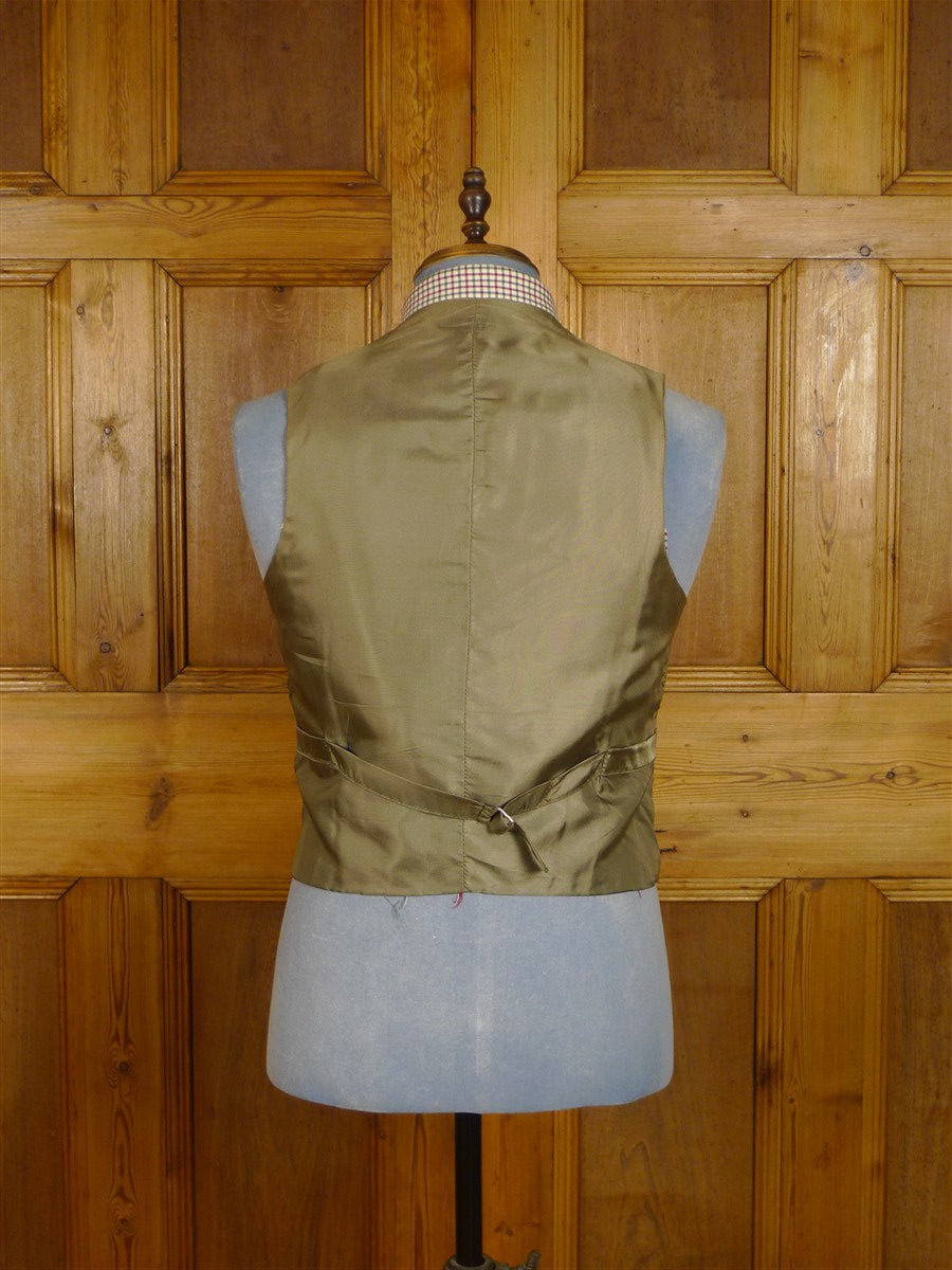 25/0922 immaculate vintage green wp check tweed waistcoat 39 short