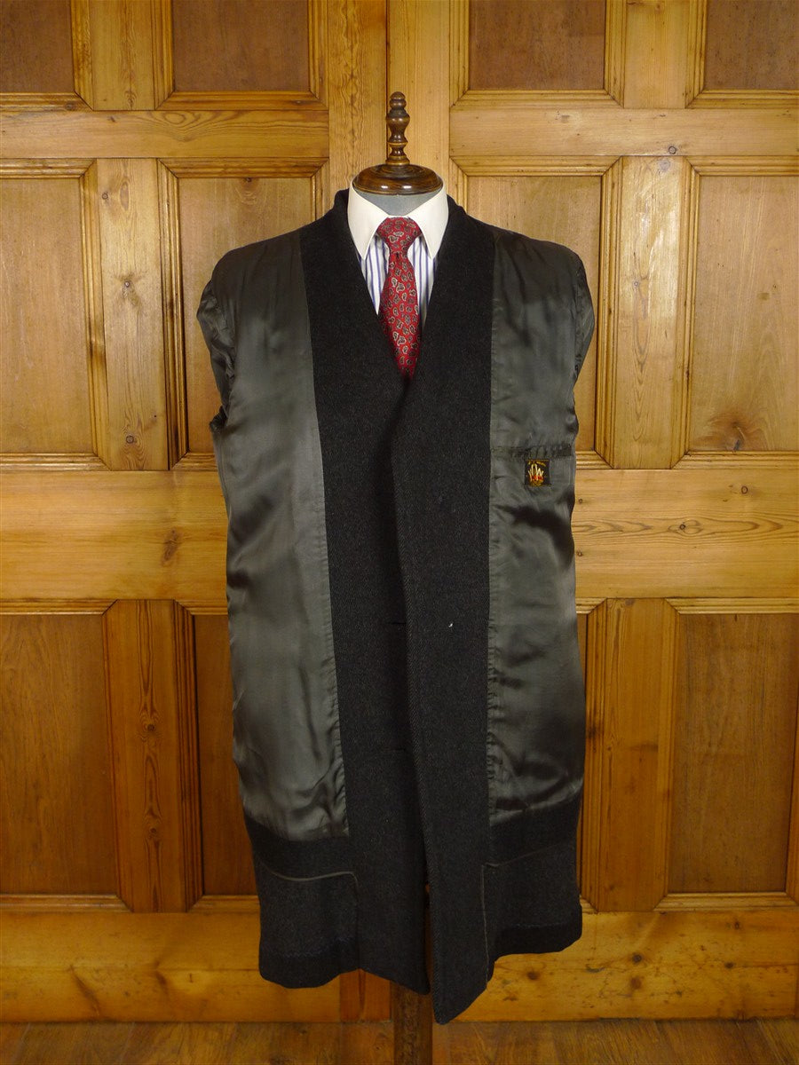 25/0931 extra-heavyweight 1950s vintage grey textured wool overcoat w/ gauntlet cuff 42-44