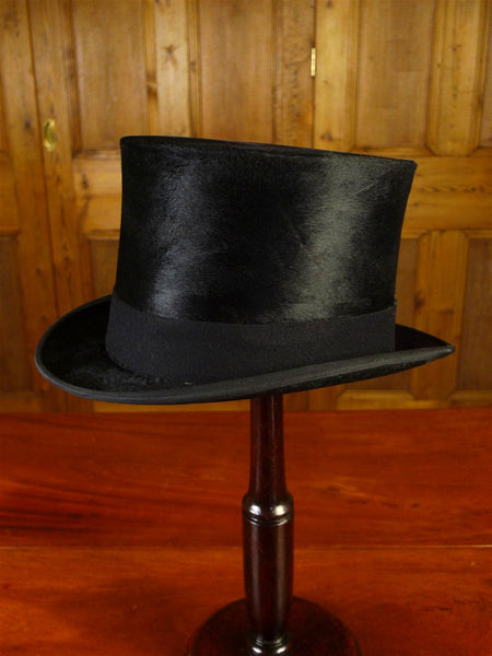 25/0906 VINTAGE ANTIQUE SILK TOP HAT FOR ROYAL ASCOT / WEDDINGS 60 CMS