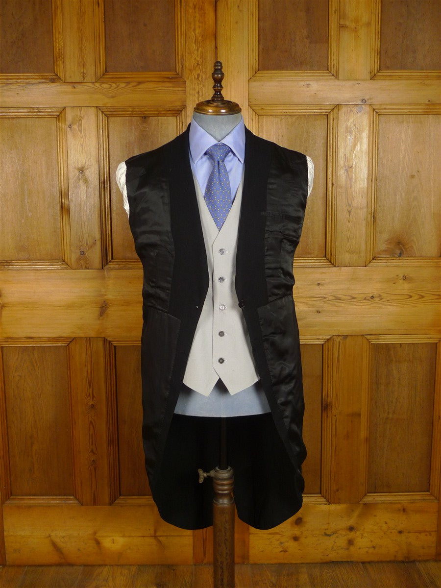 25/0930 immaculate vintage 1960 savile row bespoke black wool morning coat 37-38 long