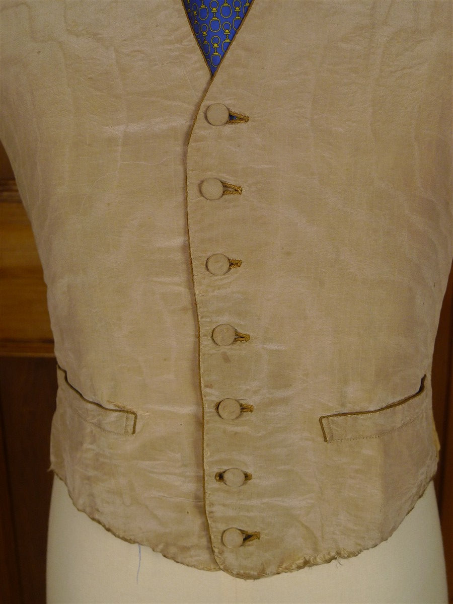 25/0924 remarkable antique silk court waistcoat very rare 38