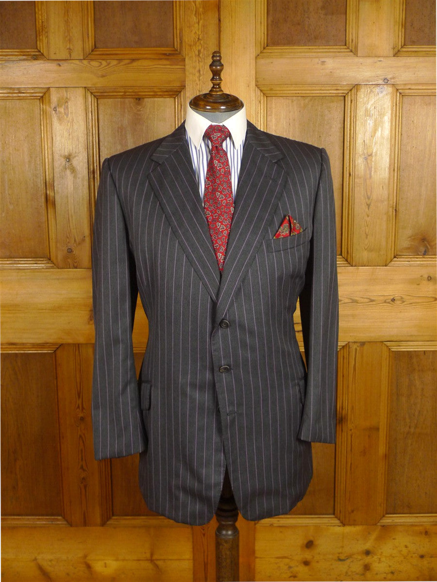 25/0976 near immaculate 2006 dege & skinner savile row bespoke grey / lilac pin-stripe worsted suit 46 regular to long