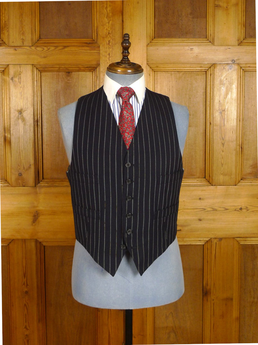 25/0977 vintage 1974 huntsman savile row bespoke heavyweight navy blue pin-stripe worsted 3-piece suit 39-40 short