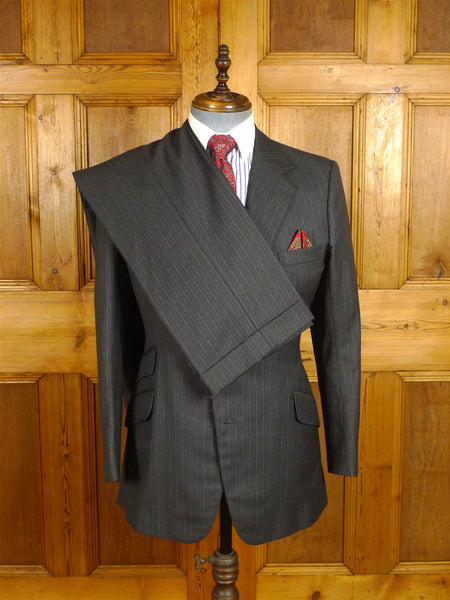 25/0973 immaculate vintage henry poole savile row bespoke grey / red & white pin-stripe worsted suit 39 regular to long
