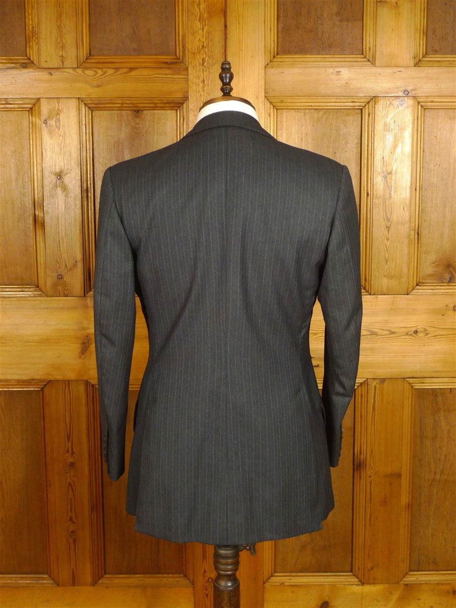 25/0973 immaculate vintage henry poole savile row bespoke grey / red & white pin-stripe worsted suit 39 regular to long