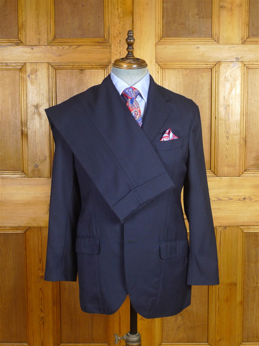 25/0996 immaculate 2018 anglo-italian hand made canvassed navy blue wool suit 40 short